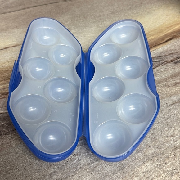 Tupperware Egg Container - Picture 2 of 3